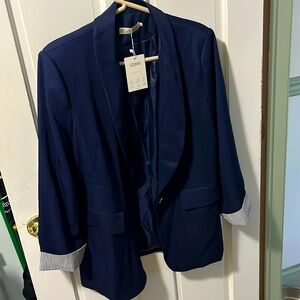 Size L women’s Navy blue blazer, never worn